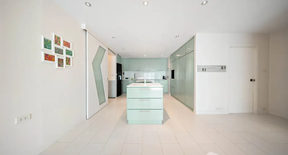 For sale 3 bedrooms condo in Watthana, Bangkok