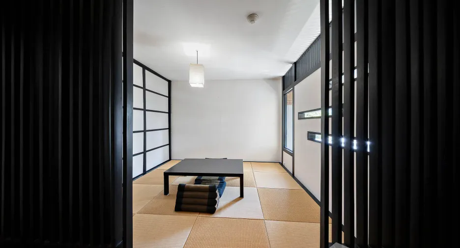 For sale 3 bedrooms condo in Watthana, Bangkok