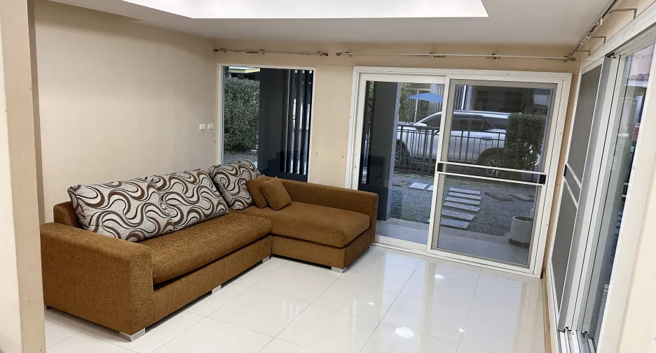 Casa en venta y en alquiler de 3 habitaciones en Nong Khaem, Bangkok