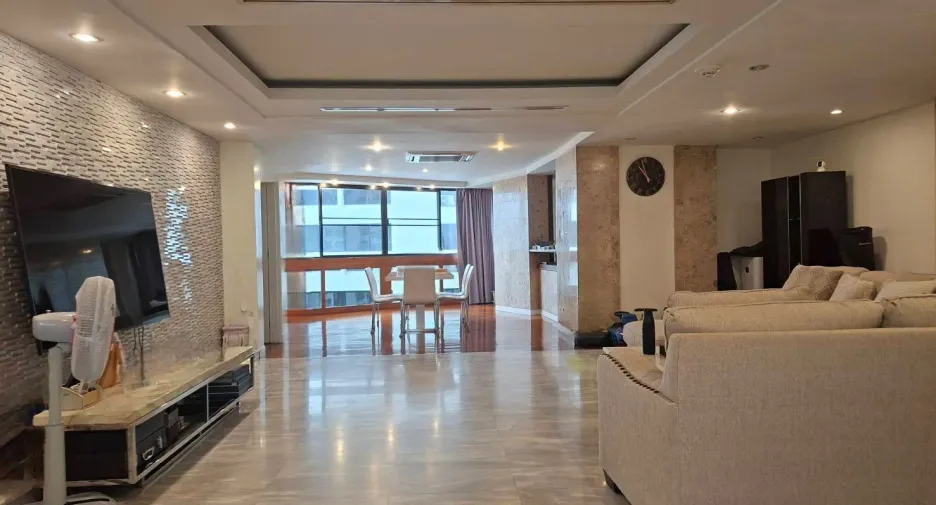 For sale 3 bedrooms condo in Khlong Toei, Bangkok