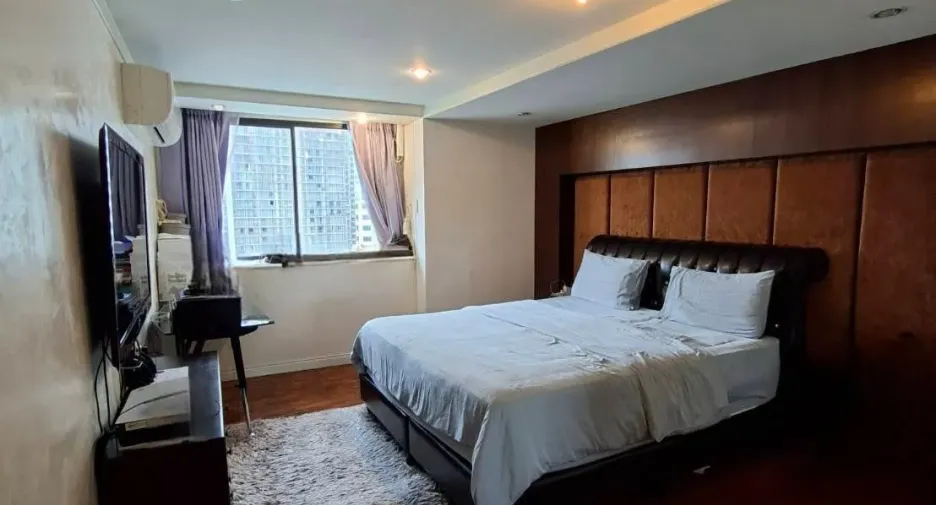 For sale 3 bedrooms condo in Khlong Toei, Bangkok