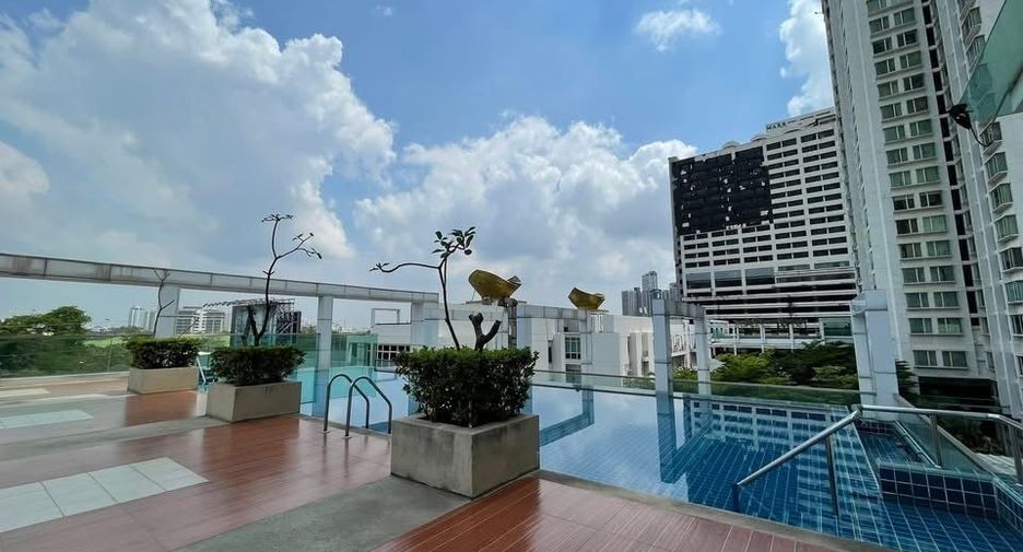 For sale 1 bed condo in Huai Khwang, Bangkok