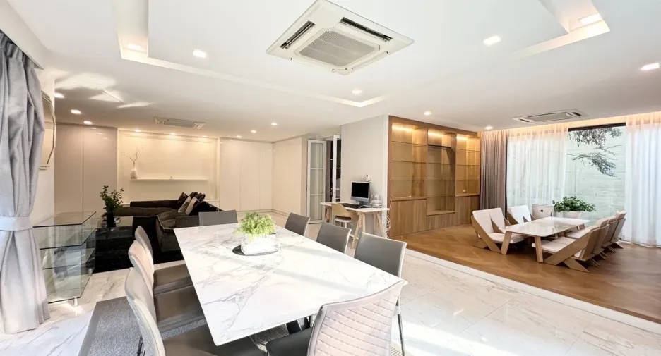 For sale 5 bedrooms house in Watthana, Bangkok