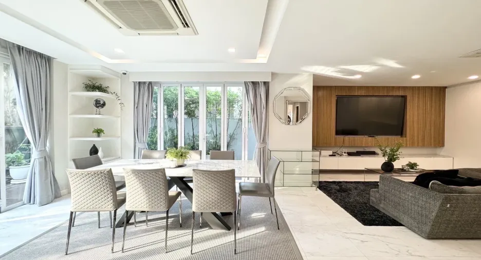 For sale 5 bedrooms house in Watthana, Bangkok