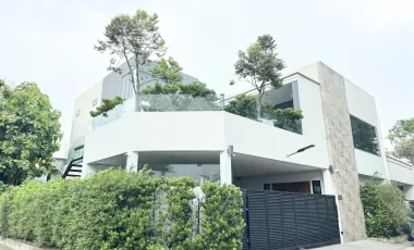 For sale 5 bedrooms house in Watthana, Bangkok