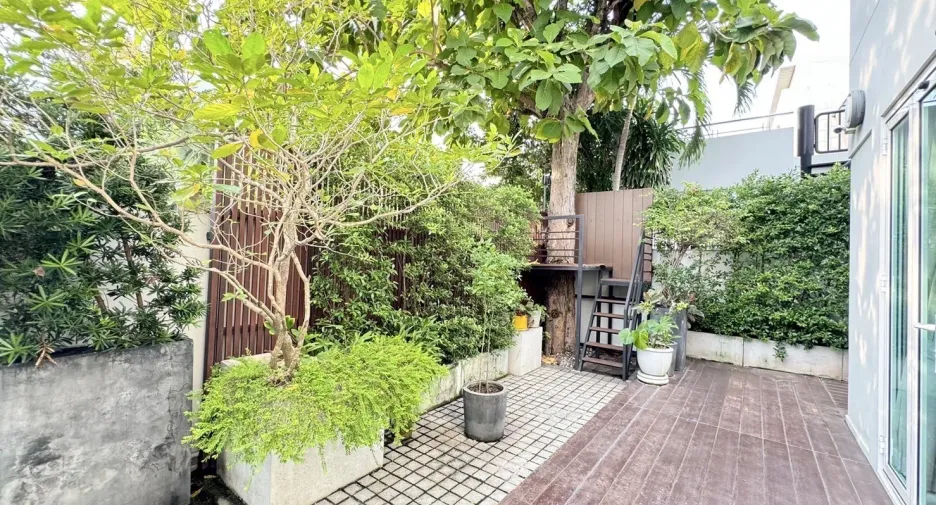 For sale 5 bedrooms house in Watthana, Bangkok