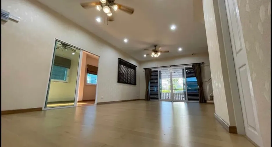 For rent and for sale 5 bedrooms townhouse in Bang Bon, Bangkok