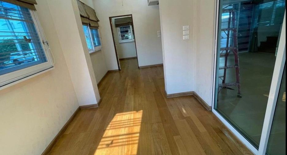 For rent and for sale 5 bedrooms townhouse in Bang Bon, Bangkok