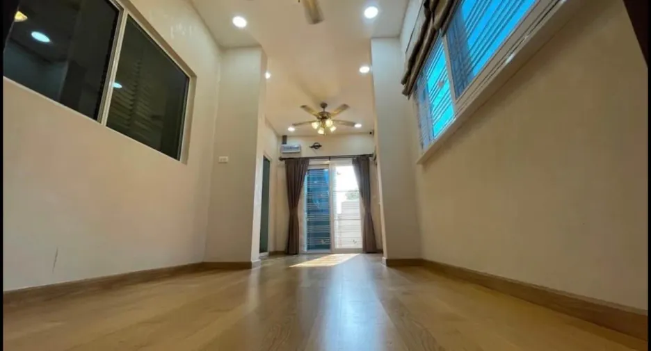 For rent and for sale 5 bedrooms townhouse in Bang Bon, Bangkok