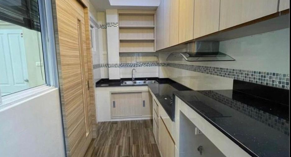 For rent and for sale 5 bedrooms townhouse in Bang Bon, Bangkok