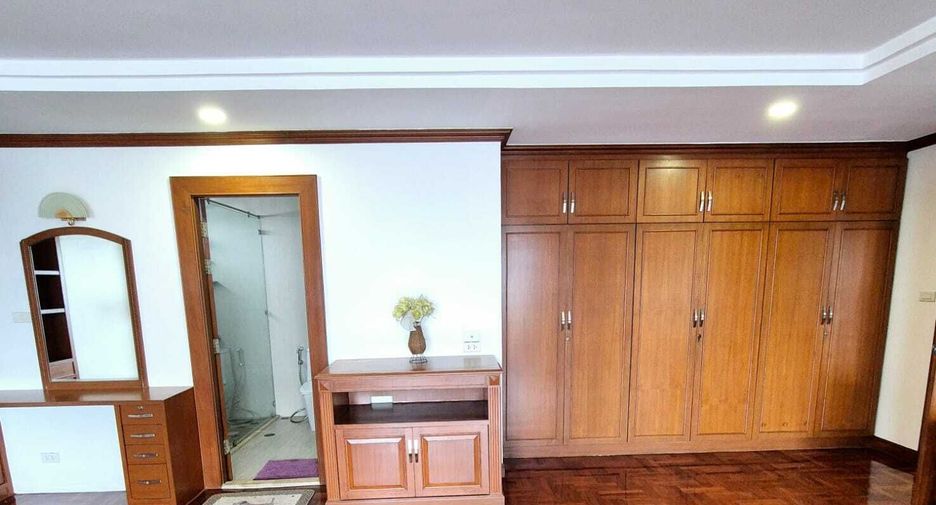 For sale and for rent 3 bedrooms condo in Khlong Toei, Bangkok