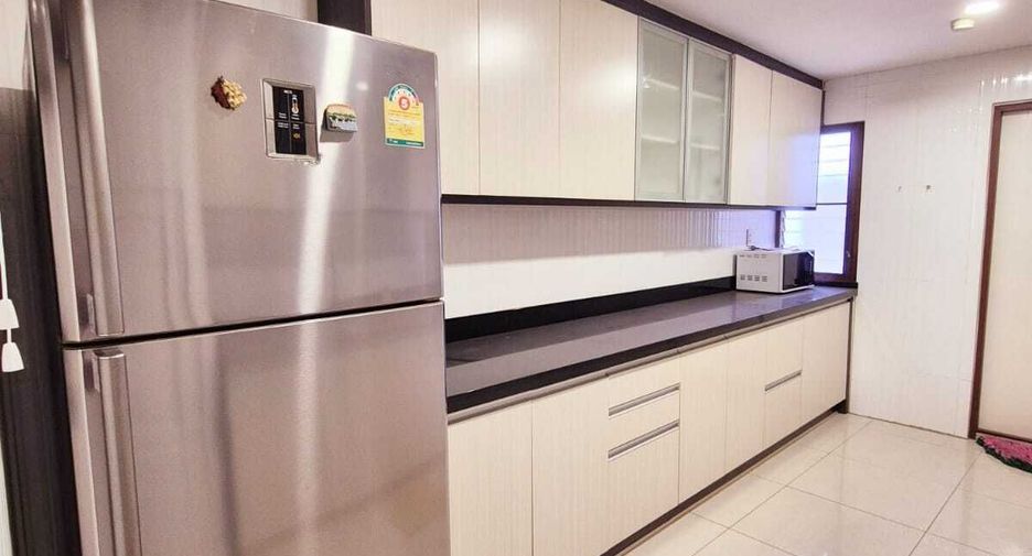 For sale and for rent 3 bedrooms condo in Khlong Toei, Bangkok