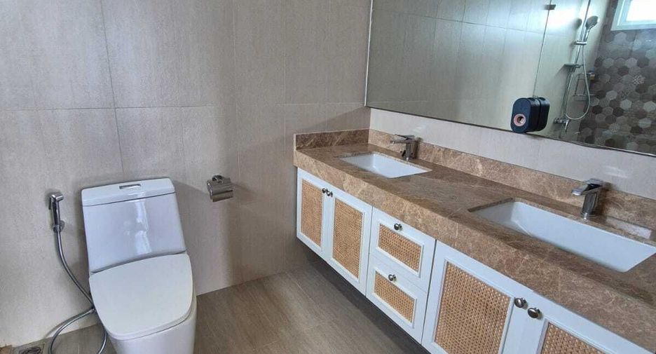 For sale and for rent 3 bedrooms condo in Khlong Toei, Bangkok
