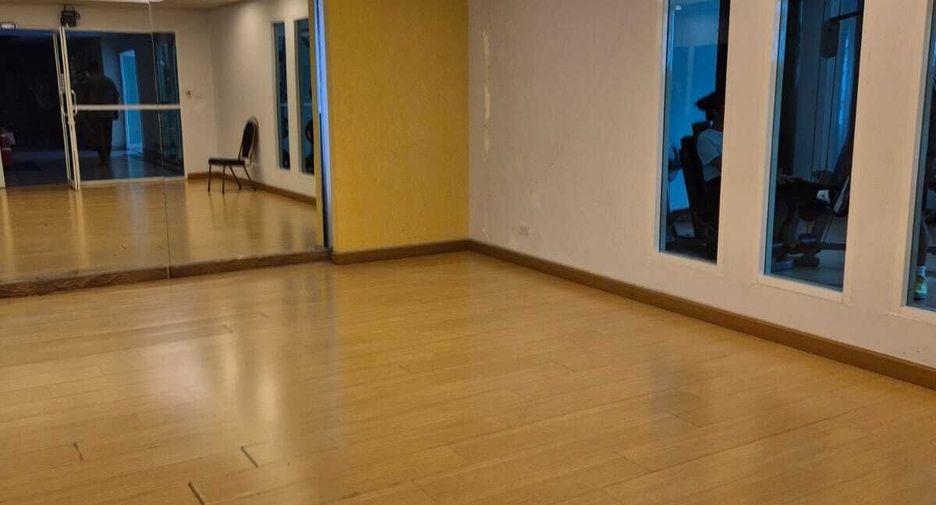 For sale and for rent 3 bedrooms condo in Khlong Toei, Bangkok