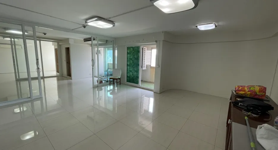 For rent and for sale 3 bedrooms condo in Bang Rak, Bangkok