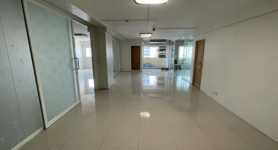 For rent and for sale 3 bedrooms condo in Bang Rak, Bangkok