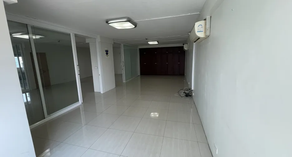 For rent and for sale 3 bedrooms condo in Bang Rak, Bangkok