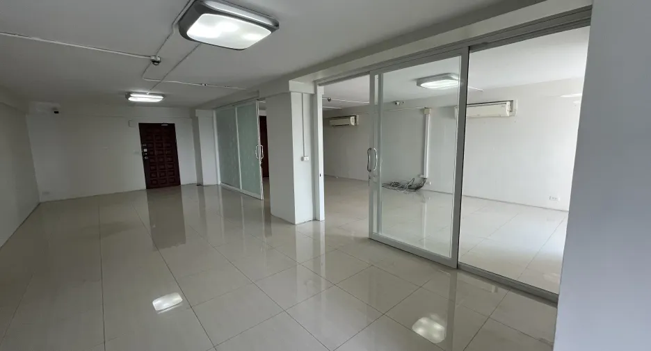 For rent and for sale 3 bedrooms condo in Bang Rak, Bangkok
