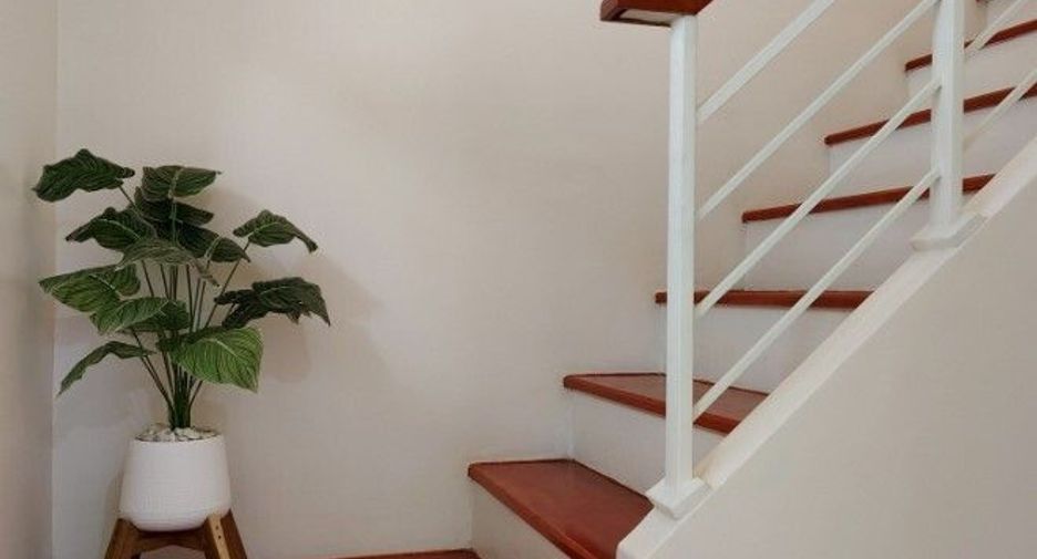 For sale 2 bedrooms townhouse in Mueang Samut Prakan, Samut Prakan