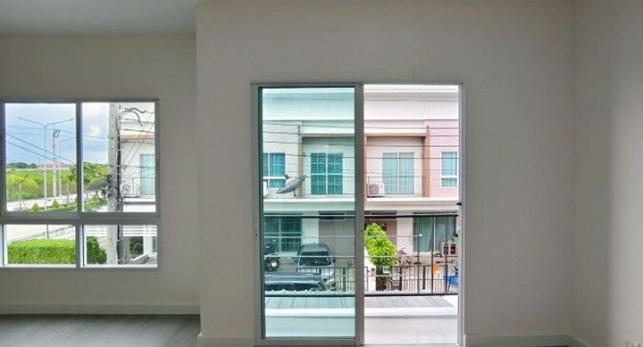 For sale 2 bedrooms townhouse in Mueang Samut Prakan, Samut Prakan