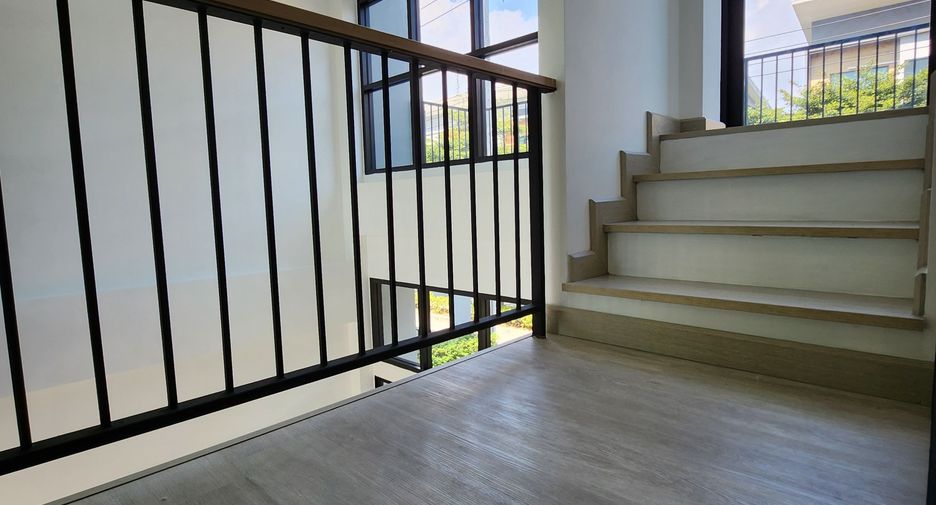 For sale 3 bedrooms townhouse in Bang Phli, Samut Prakan
