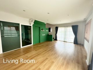 Casa en venta de 3 habitaciones en Phra Samut Chedi, Samut Prakan