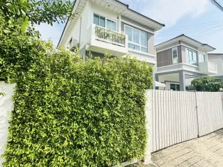 Casa en venta de 3 habitaciones en Phra Samut Chedi, Samut Prakan