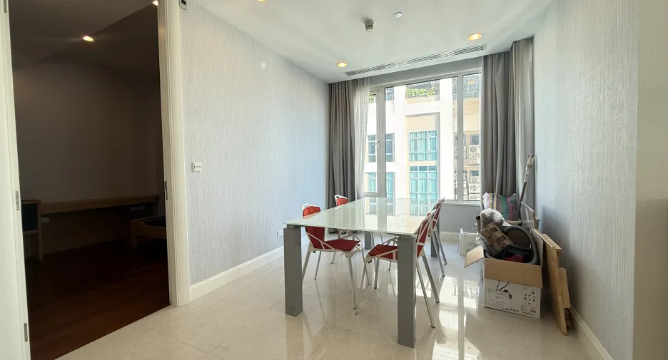 For sale 2 ベッドルーム condo in Pathum Wan, Bangkok