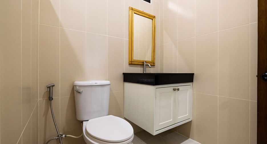 For rent 5 ベッドルーム house in Saraphi, Chiang Mai