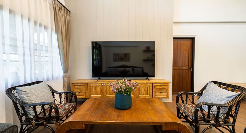 For rent 5 ベッドルーム house in Saraphi, Chiang Mai