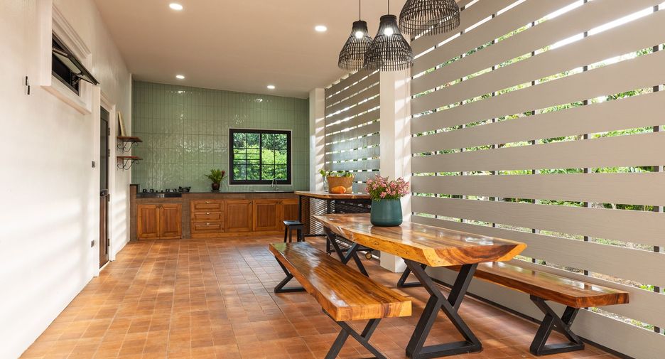 For rent 5 ベッドルーム house in Saraphi, Chiang Mai