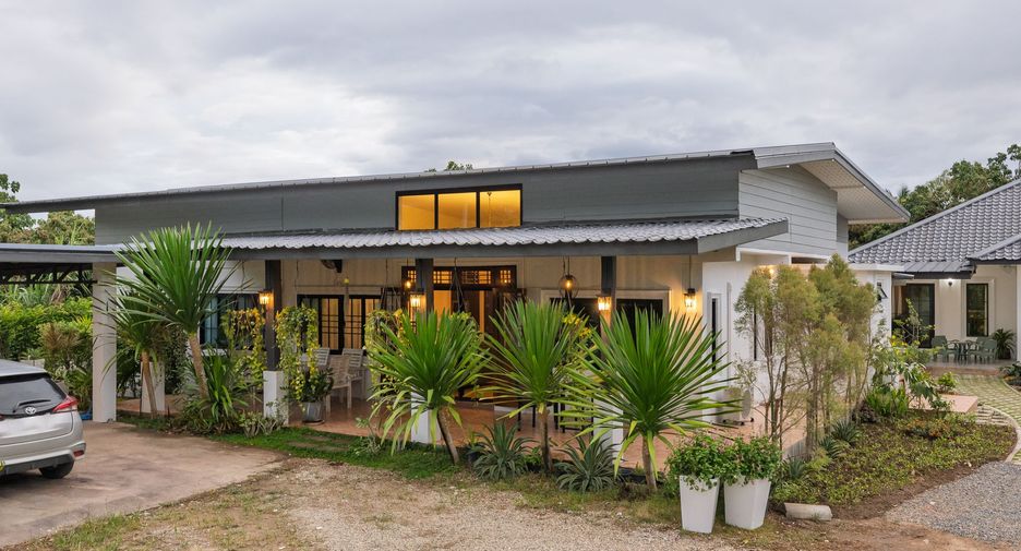 For rent 5 ベッドルーム house in Saraphi, Chiang Mai