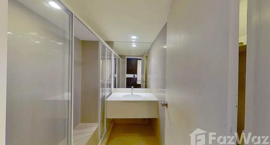 For sale and for rent 2 bedrooms condo in Khlong Toei, Bangkok