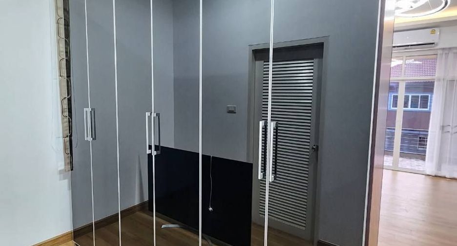 À vendre et à louer 5 chambres maison à San Kamphaeng, Chiang Mai
