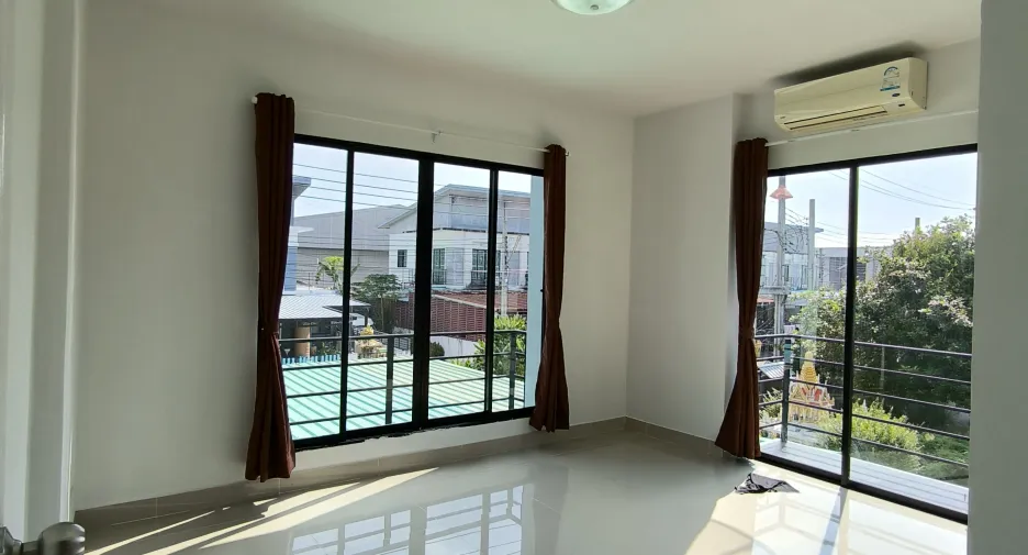For sale and for rent 2 bedrooms townhouse in Bang Phli, Samut Prakan