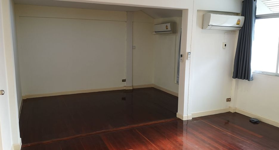 Casa adosada en venta de 3 habitaciones en Khlong Toei, Bangkok