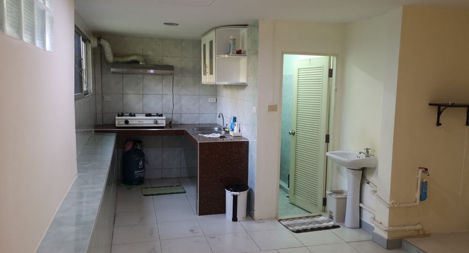 Casa adosada en venta de 3 habitaciones en Khlong Toei, Bangkok