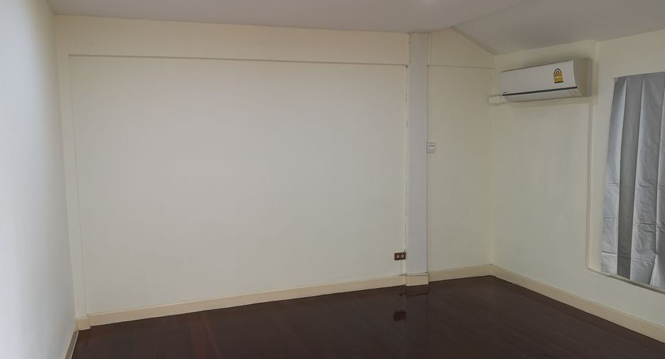 Casa adosada en venta de 3 habitaciones en Khlong Toei, Bangkok