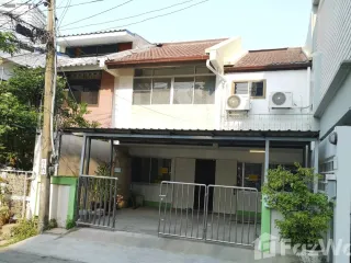 For sale 3 ベッドルーム townhouse in Khlong Toei, Bangkok