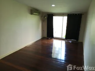 For sale 3 ベッドルーム townhouse in Khlong Toei, Bangkok