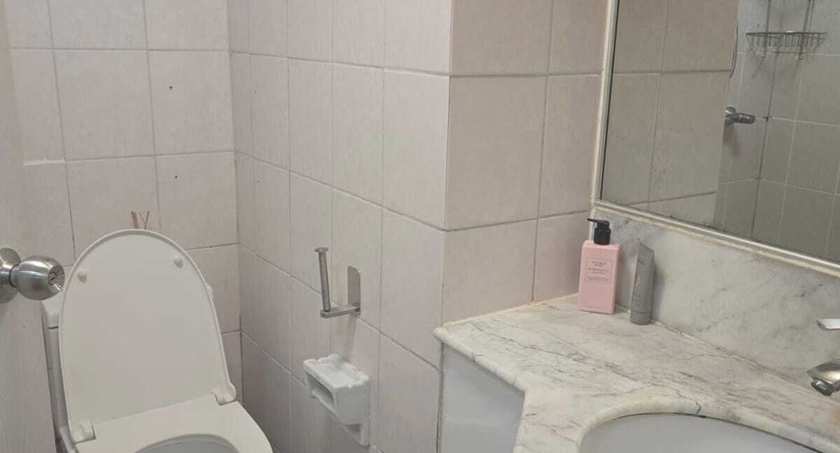 For rent 3 bedrooms condo in Yan Nawa, Bangkok