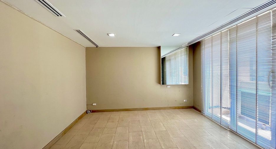 Oficina en venta y en alquiler en Watthana, Bangkok
