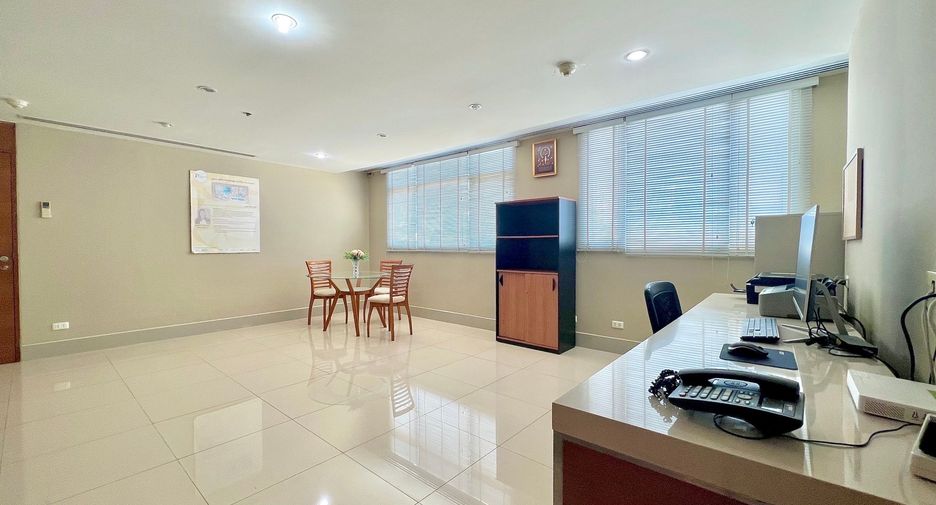 Oficina en venta y en alquiler en Watthana, Bangkok