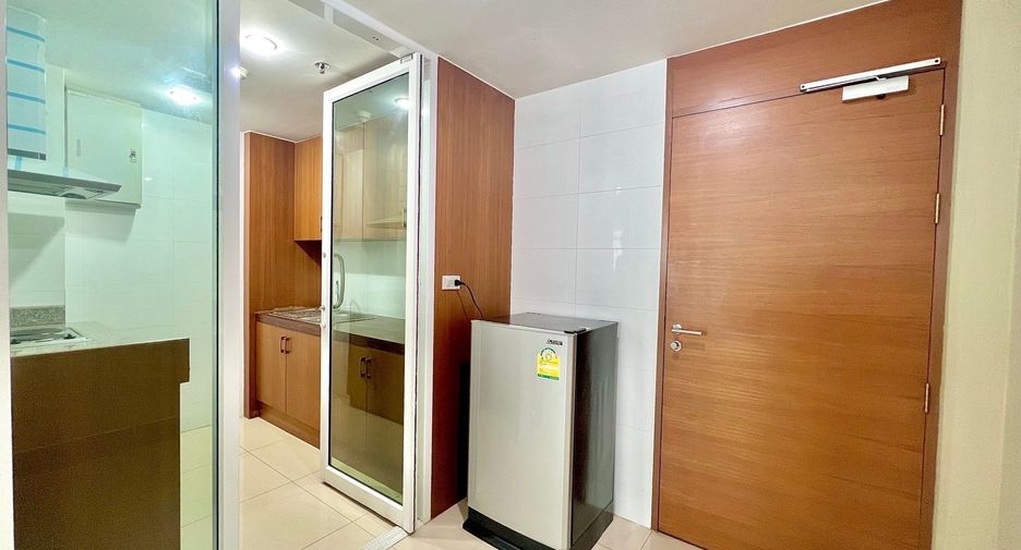 Oficina en venta y en alquiler en Watthana, Bangkok