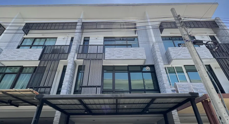 Продажа 3 спальни таунхаус в Bang Phli, Самутпракан