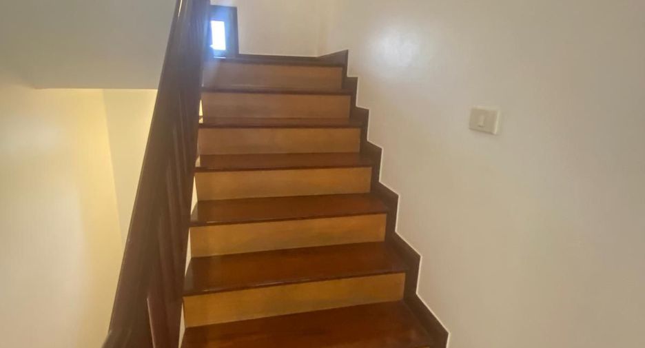 For sale and for rent 3 bedrooms townhouse in Watthana, Bangkok