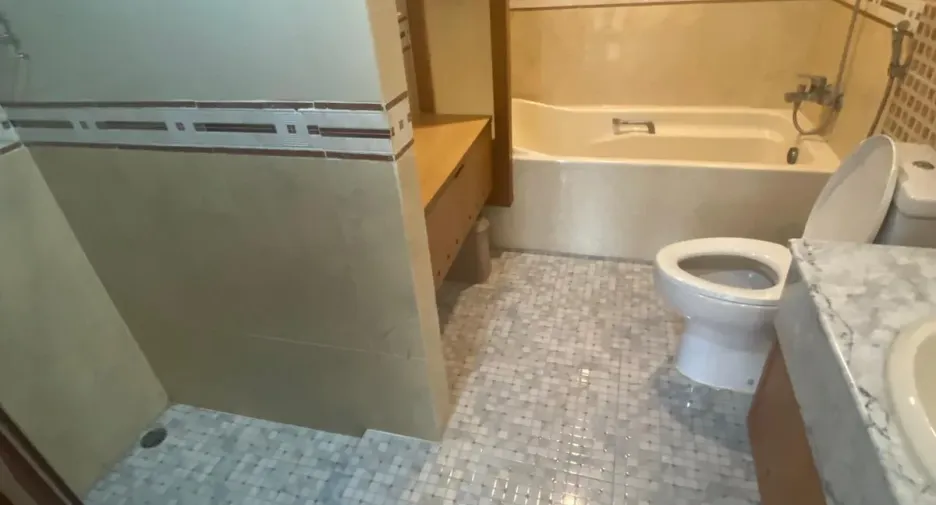 For sale and for rent 3 bedrooms townhouse in Watthana, Bangkok