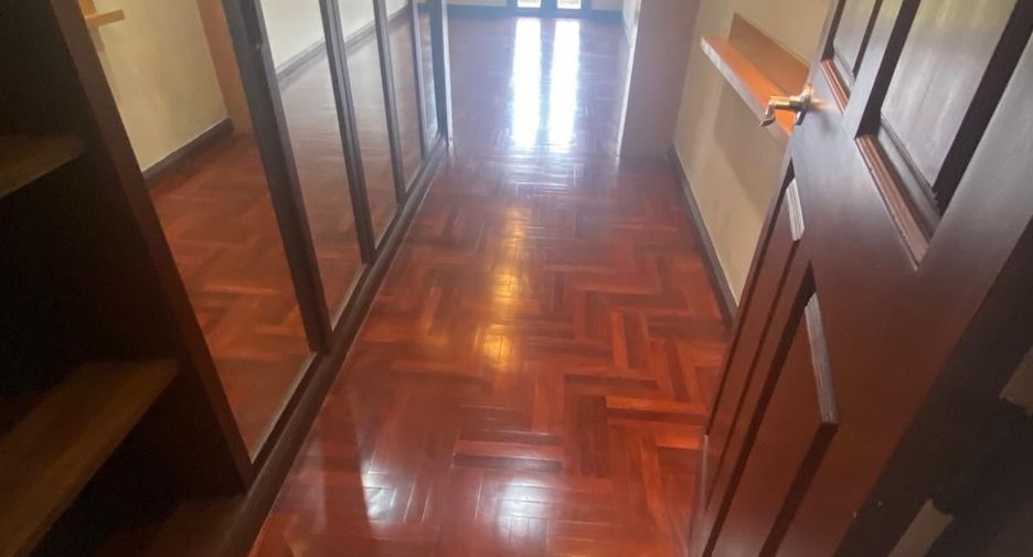 For sale and for rent 3 bedrooms townhouse in Watthana, Bangkok