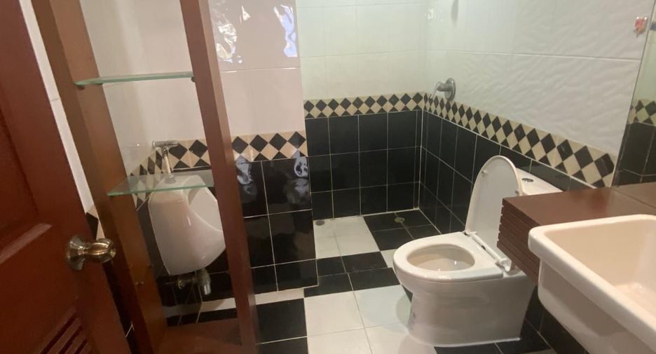For sale and for rent 3 bedrooms townhouse in Watthana, Bangkok