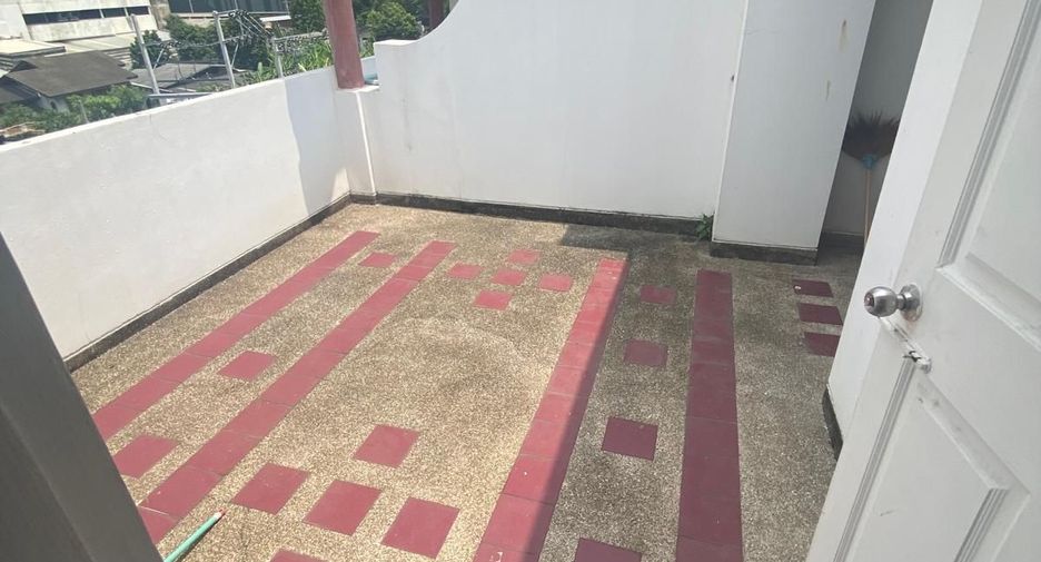 For sale and for rent 3 bedrooms townhouse in Watthana, Bangkok